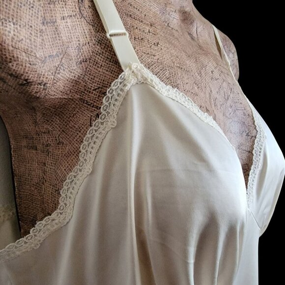 Vintage Ivory Full-Length Satin Nightgown with Lace Trim & Adjustable Straps - Picture 3 of 13